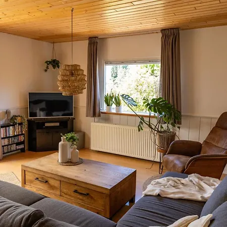 Holiday home Gezellig Ruim Landelijk Huisje Aan Het Water Spijkenisse