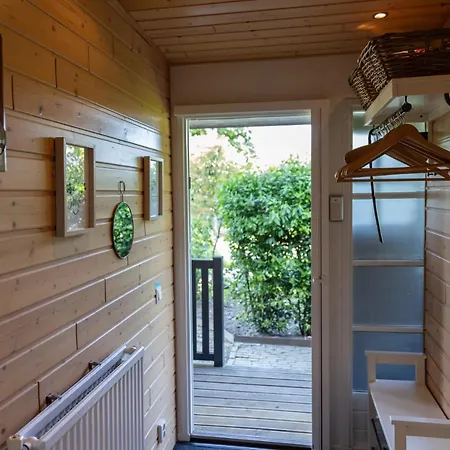 Holiday home Gezellig Ruim Landelijk Huisje Aan Het Water