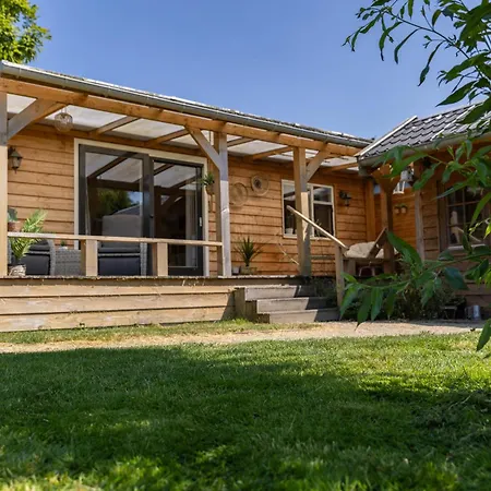 Holiday home Gezellig Ruim Landelijk Aan Het Water