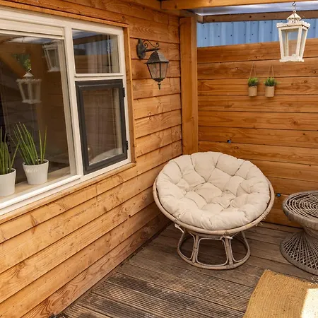 Gezellig Ruim Landelijk Huisje Aan Het Water Spijkenisse