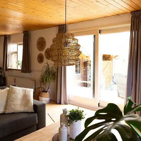 Gezellig Ruim Landelijk Aan Het Water Holiday home Spijkenisse