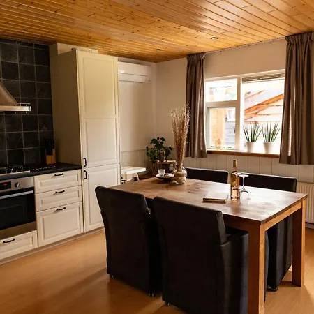 Holiday home Gezellig Ruim Landelijk Huisje Aan Het Water *