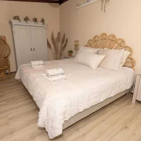 Nyaraló Gezellig Ruim Landelijk Aan Het Water Spijkenisse