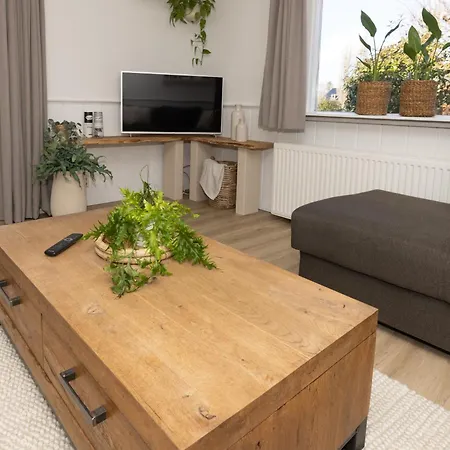 Gezellig Ruim Landelijk Aan Het Water Nyaraló