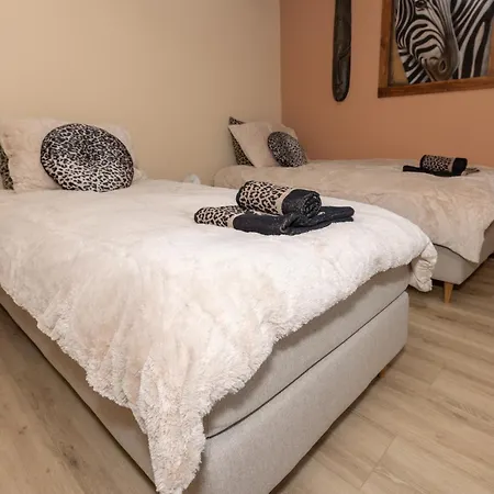 Gezellig Ruim Landelijk Aan Het Water Nyaraló *