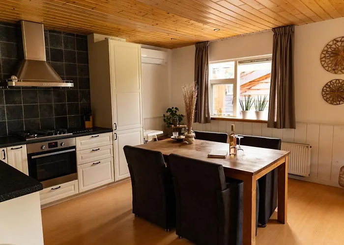 Nyaraló Gezellig Ruim Landelijk Aan Het Water *