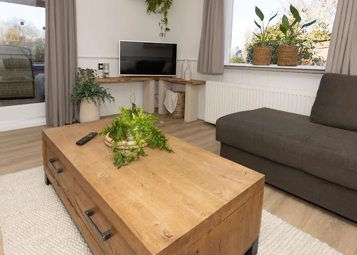 Gezellig Ruim Landelijk Aan Het Water Nyaraló