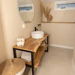 Gezellig Ruim Landelijk Aan Het Water בית נופש ספייקניסה